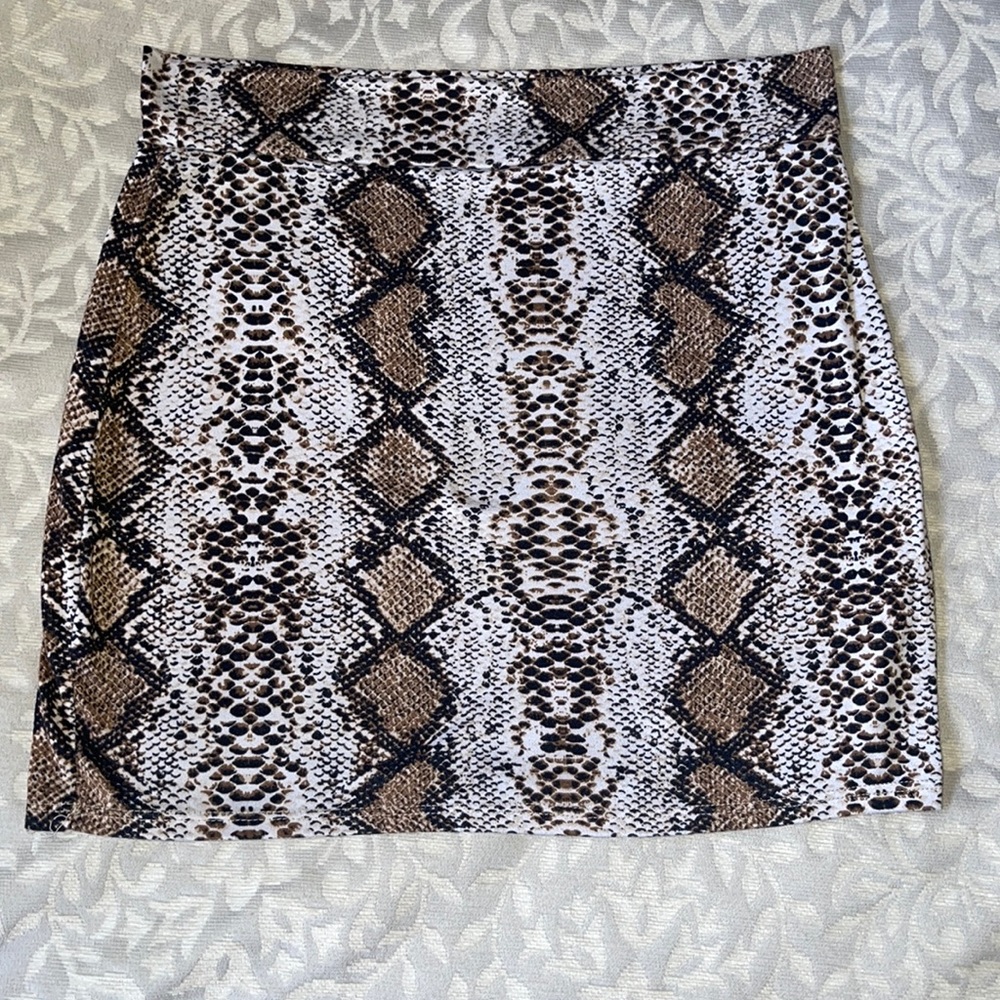 Fashion nova faux snake skin mini skirt
